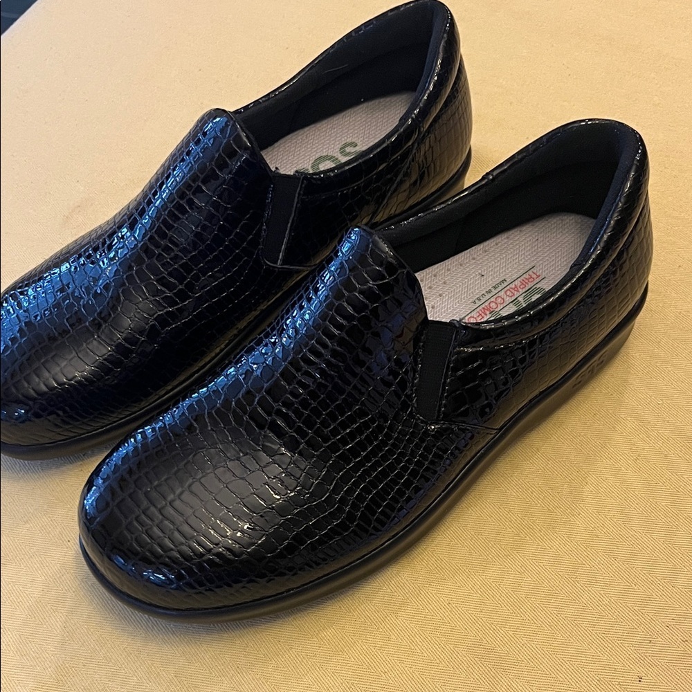 SAS Women’s Black Faux-Croc Slip-On Loafers size 9W
